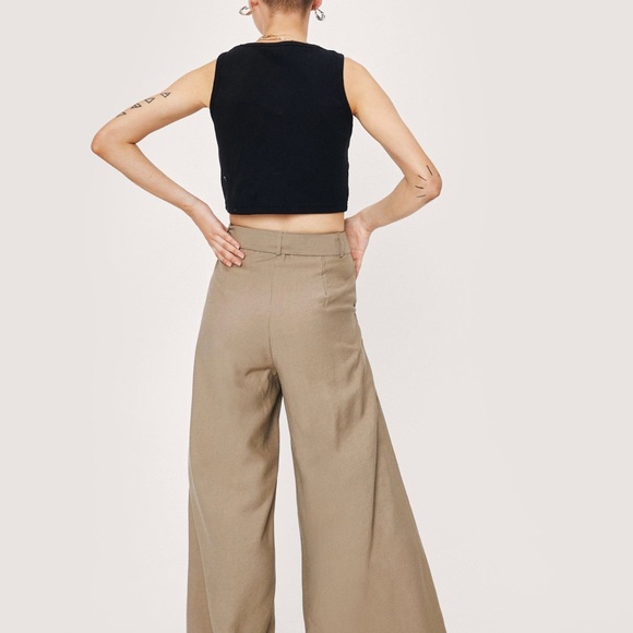 Jacket + Pant Suit. Oversized double breasted blazer w/ wide legged belted pants - Picture 8 of 8